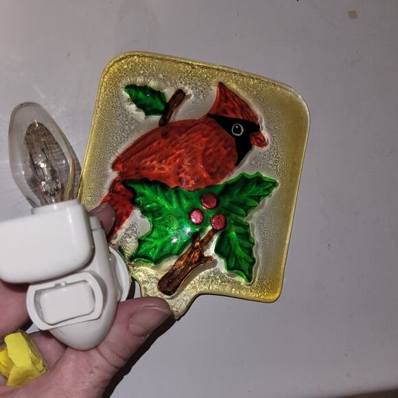 Vtg Red Cardinal On A Branch Holly Glass Night Holiday - Picture 6 of 7